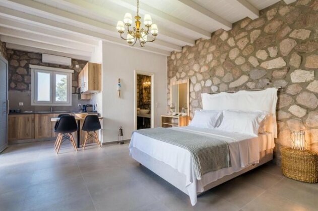 Kristen's Studio & Apartments - Photo2
