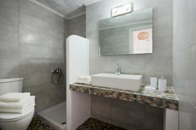 Miramare Luxury Suites Milos - Photo5