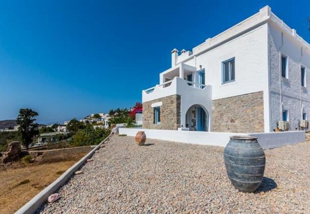 Plaka Suites