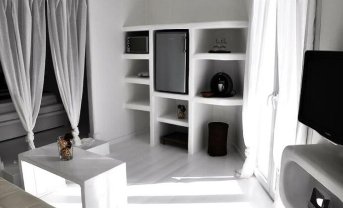 Salt Suites and Executive Rooms - Photo4