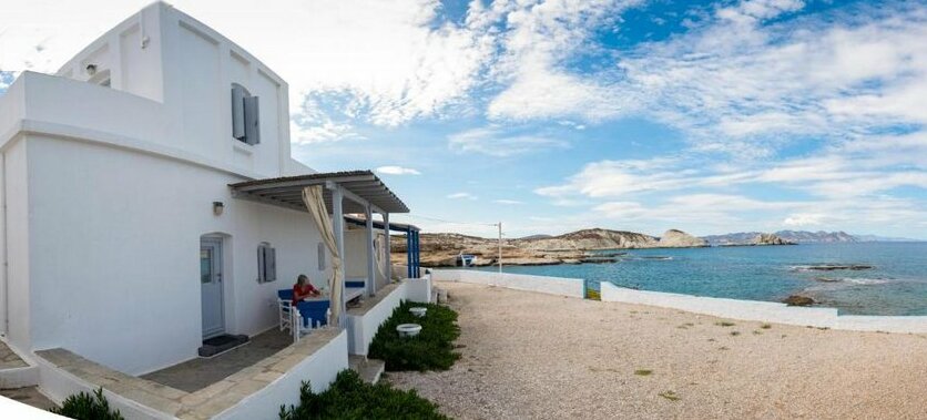 Traditional Waterfront House - Photo2