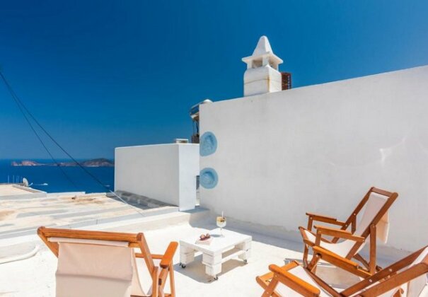 View from the top Milos - Photo2