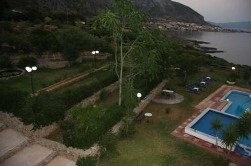 Chrisais Hotel - Photo2