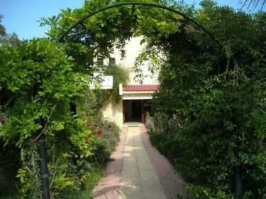 Chrisais Hotel