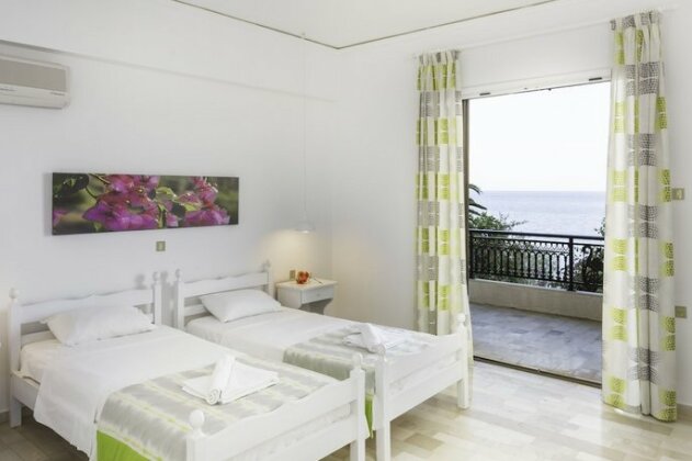 Douka Sea Front Residencies - Photo5