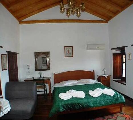 Goulas Traditional Guesthouse - Photo2