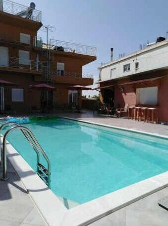 Souvlakis Pool Suites S P S