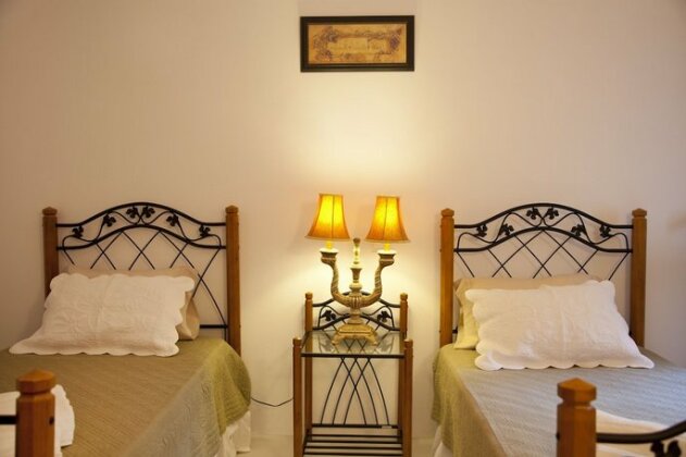 Eleni's Village Suites - Photo4