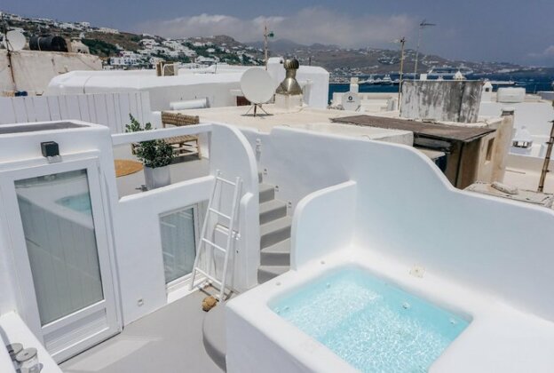 Roofs Of Chora - Photo4