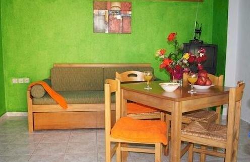 Chrisanthi Studios & Apartments - Photo4