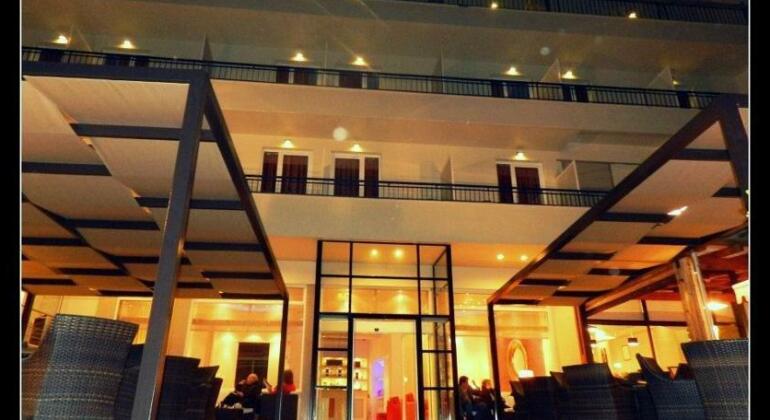 Plaza Hotel - Photo2