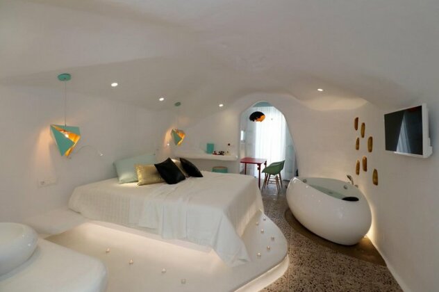 Naxos Cave Suites - Photo4