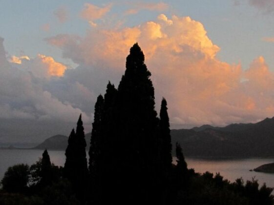 Strongilos Homestay