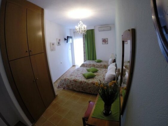 Akrotiri Hotel - Photo3