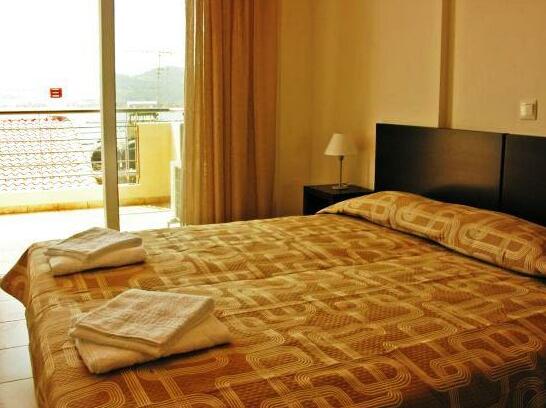 Ameris Studios & Apartments - Photo2
