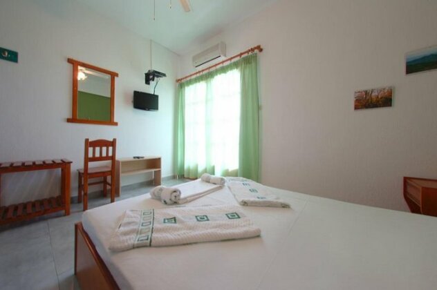 Fantasia Studios And Apartments - Photo2