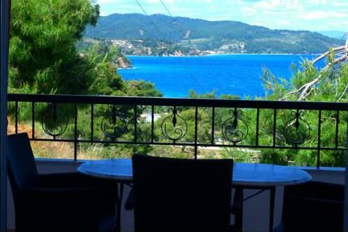 George & Sia's House - Photo2