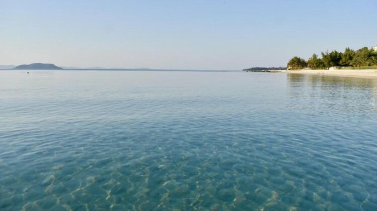 Luxurious Villa with private beach - Photo5