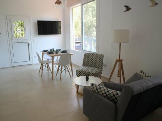 Seafront Loft in Akti Elia