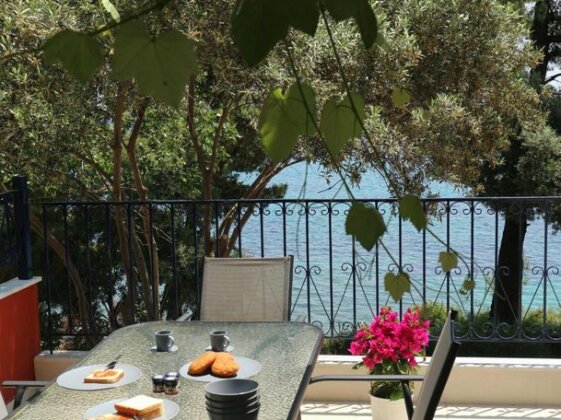 Seafront Loft in Akti Elia - Photo2