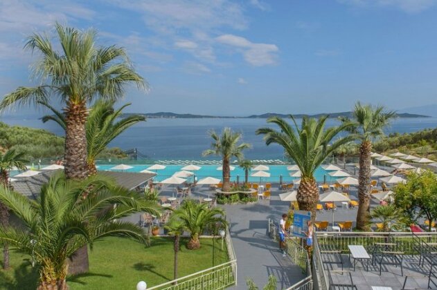 Akrathos Beach Hotel - Photo2