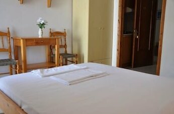 Filoxenia Studios & Apartments - Photo3