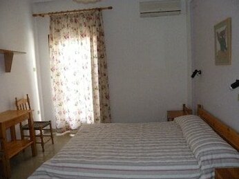 Filoxenia Studios & Apartments - Photo4