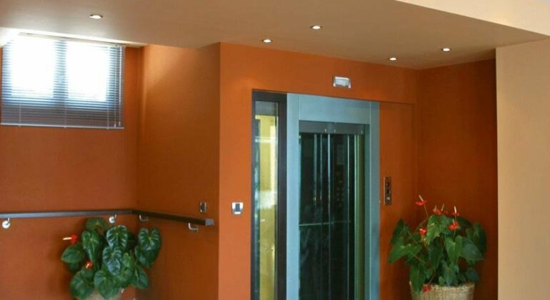 Hotel on the Rocks - Photo2