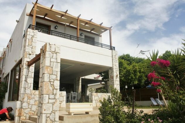 Iris Rooms and Apartments