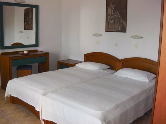 Iris Rooms and Apartments - Photo5