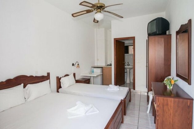Manolis & Marias Hotel - Photo2