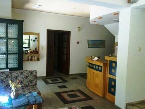 Rea Studios & Apartments - Photo5