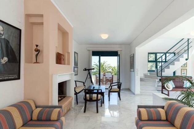 Aris Villa - Photo3