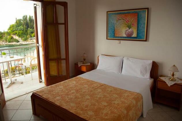 Avlonitis Rooms - Photo4