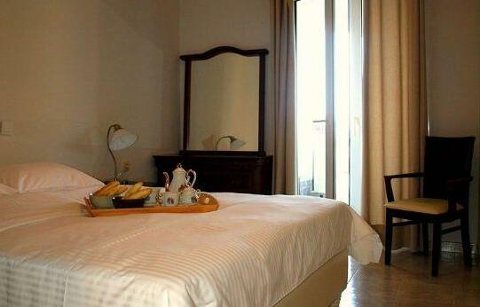 Avra - Photo2