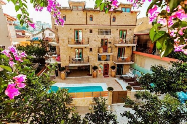 Leda Suites - Photo2