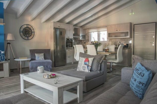 Leonidas House - Photo5