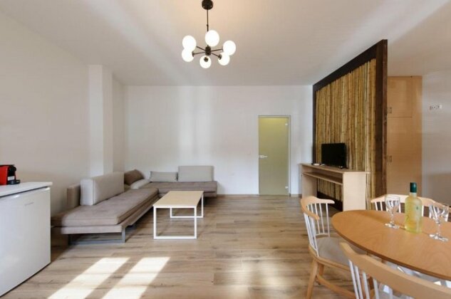 Status Luxury Apartments and Penthouse - Photo2