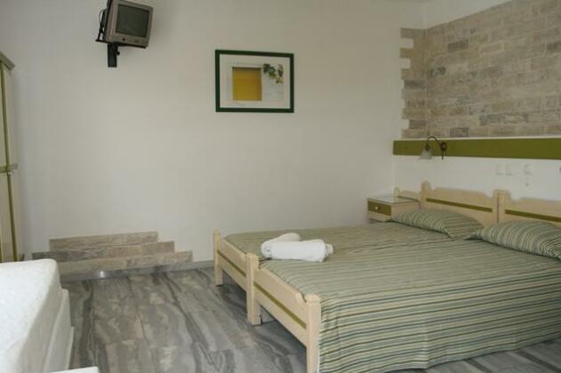Adonis Hotel Studios & Apartments - Photo4