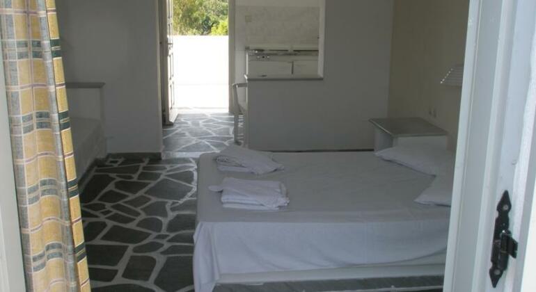 Ampeli Apartments - Photo2