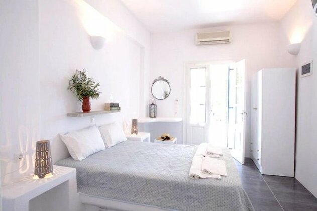 Apartment With 2 Bedrooms in Paros With Wonderful sea View Furnished Balcony and Wifi - Photo2