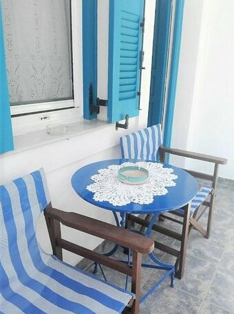 'Blue n' White' Fully Equipped Cycladic House - Photo3