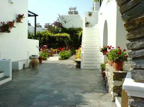 Eleni Rooms - Photo2