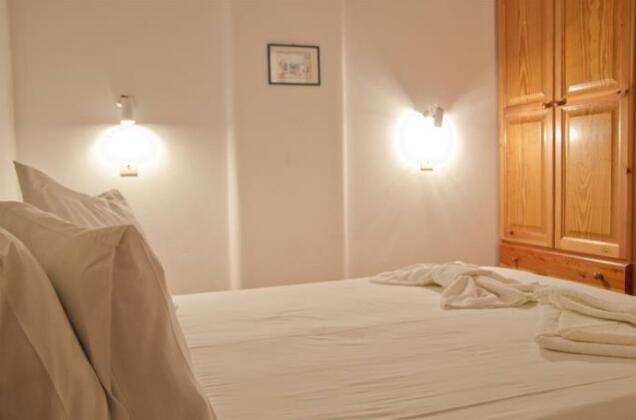 Eleni's Budget Accommodation - Photo2