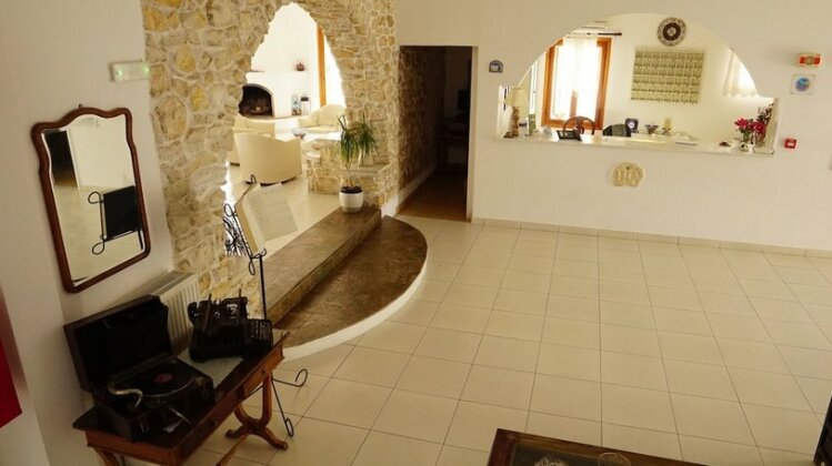 Eri Hotel - Photo3