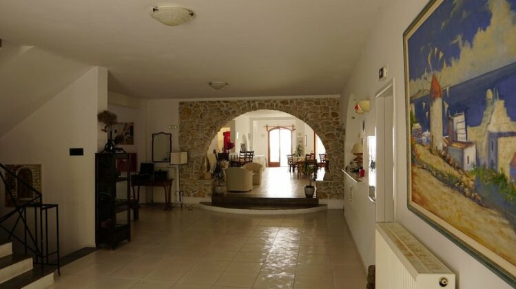 Eri Hotel - Photo4