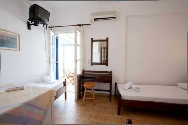 Katerina Rooms Paros - Photo4