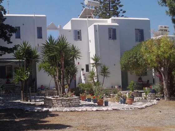 Kikis apartments are private apartments in a cosmopolitan island in the aegean - Photo2
