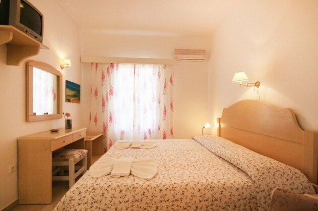 Leonardos Apartments - Photo4