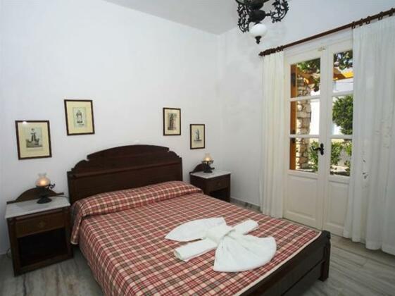 Ostria Paros - Photo2